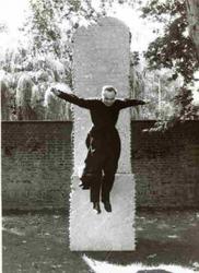 Benjamin Katz, Pater Friedhelm Mennekes, K�ln, 1988, Museum Kunstpalast, D�sseldorf, Archiv k�nstlerischer Fotografie der rheinischen Kunstszene (AFORK) � 2012 Benjamin Katz
