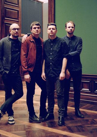 Woods of Birnam - How To Hear A Painting (on screen) - Konzertfilm mit kleinem Akustik-Set